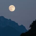 Cosmic Attraction and the Full Moon